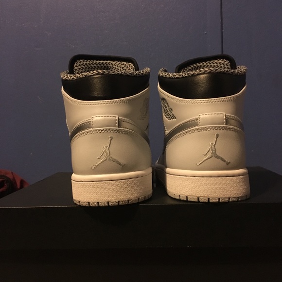 Air Jordan 1 retro mid almost ds  worn one size 10 - Picture 5 of 7